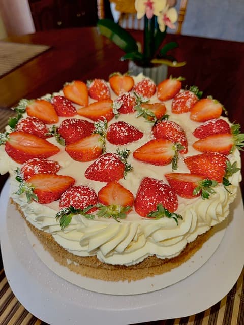 Strawberry Sponge Cake